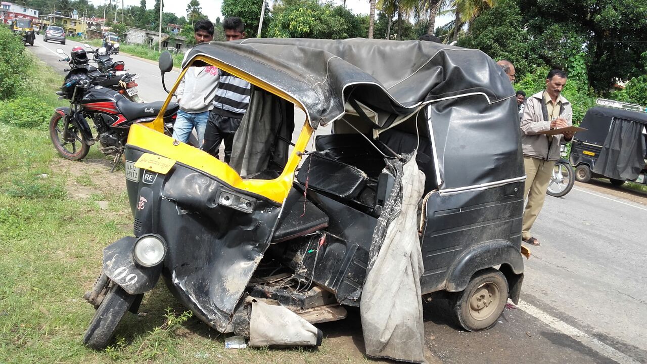 ಆಟೊಗಳು ಮುಖಾಮುಖಿ ಢಿಕ್ಕಿ